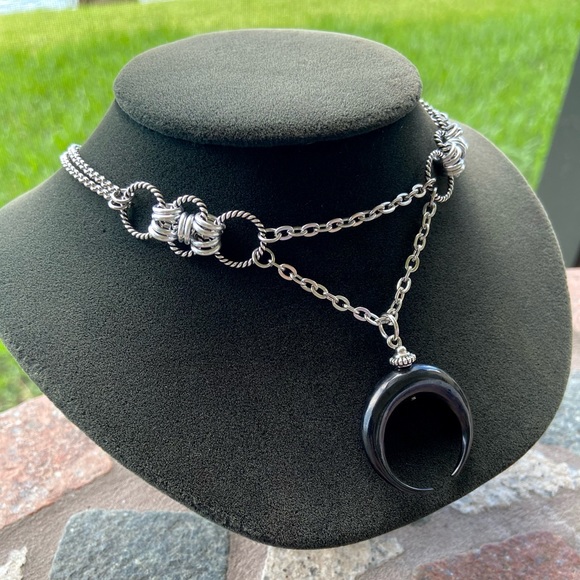 Handmade maille choker & Black crecent moon lunula horns charm goth necklace - Picture 9 of 13